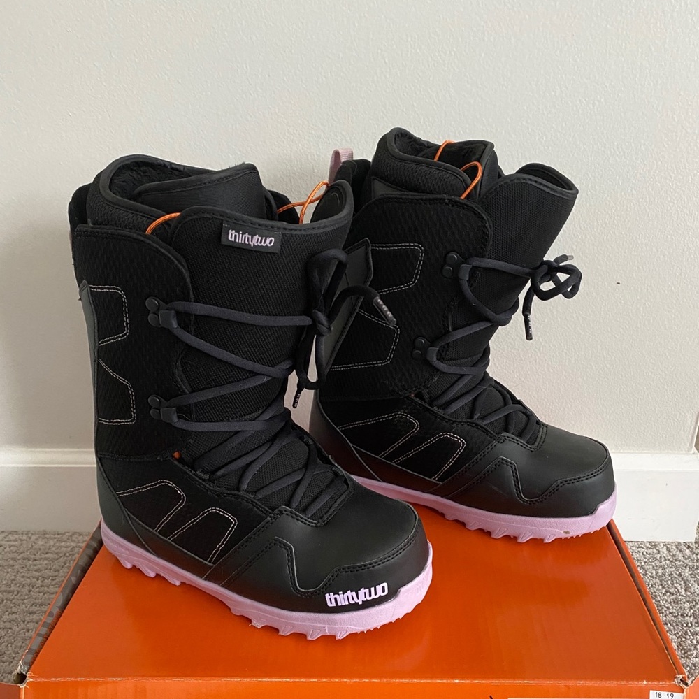 NEW Women’s thirtytwo snowboard boots